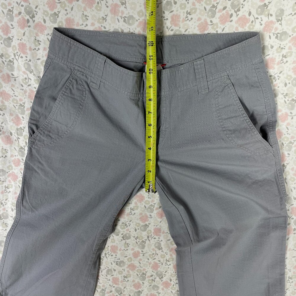 The North Face cargo capri pants, Women's Size 8, Light Gray color - Picture 12 of 15